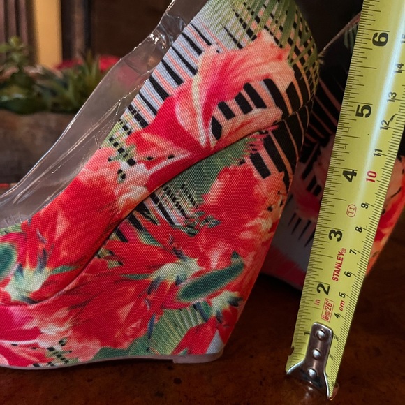 Colorful Aldo Platform Peep-Toe Heels - Picture 4 of 9